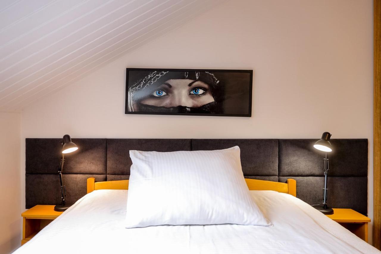 Dworek Rozany Hotel & Restauracja Namysłów Buitenkant foto